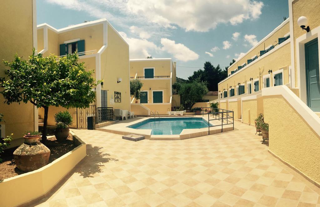 Esperides Maisonettes Agia Marina  Екстер'єр фото