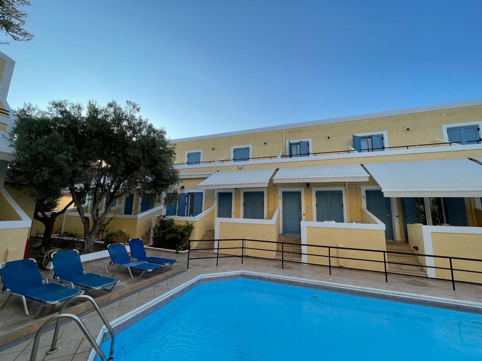 Esperides Maisonettes Agia Marina  Екстер'єр фото