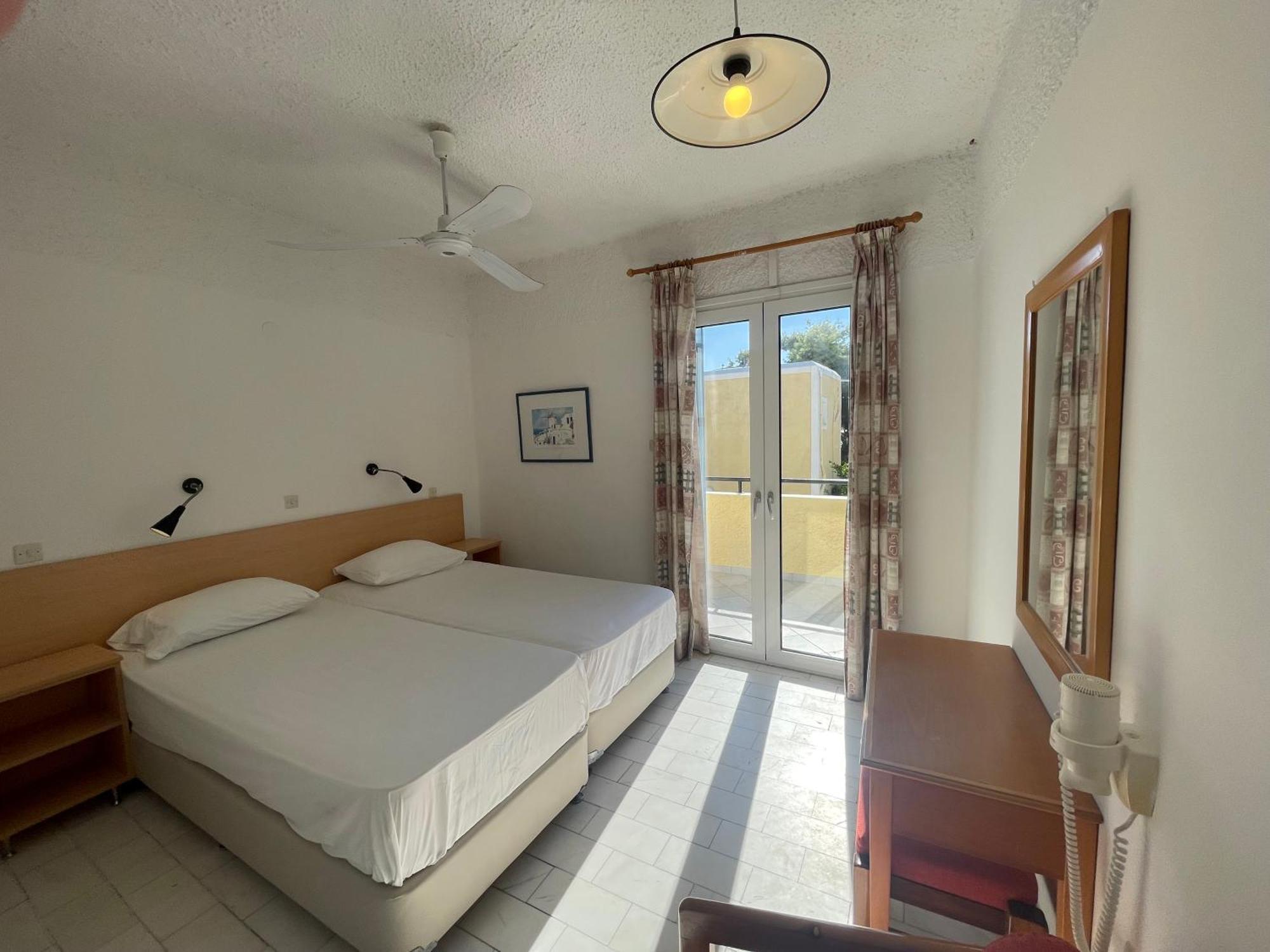 Esperides Maisonettes Agia Marina  Екстер'єр фото