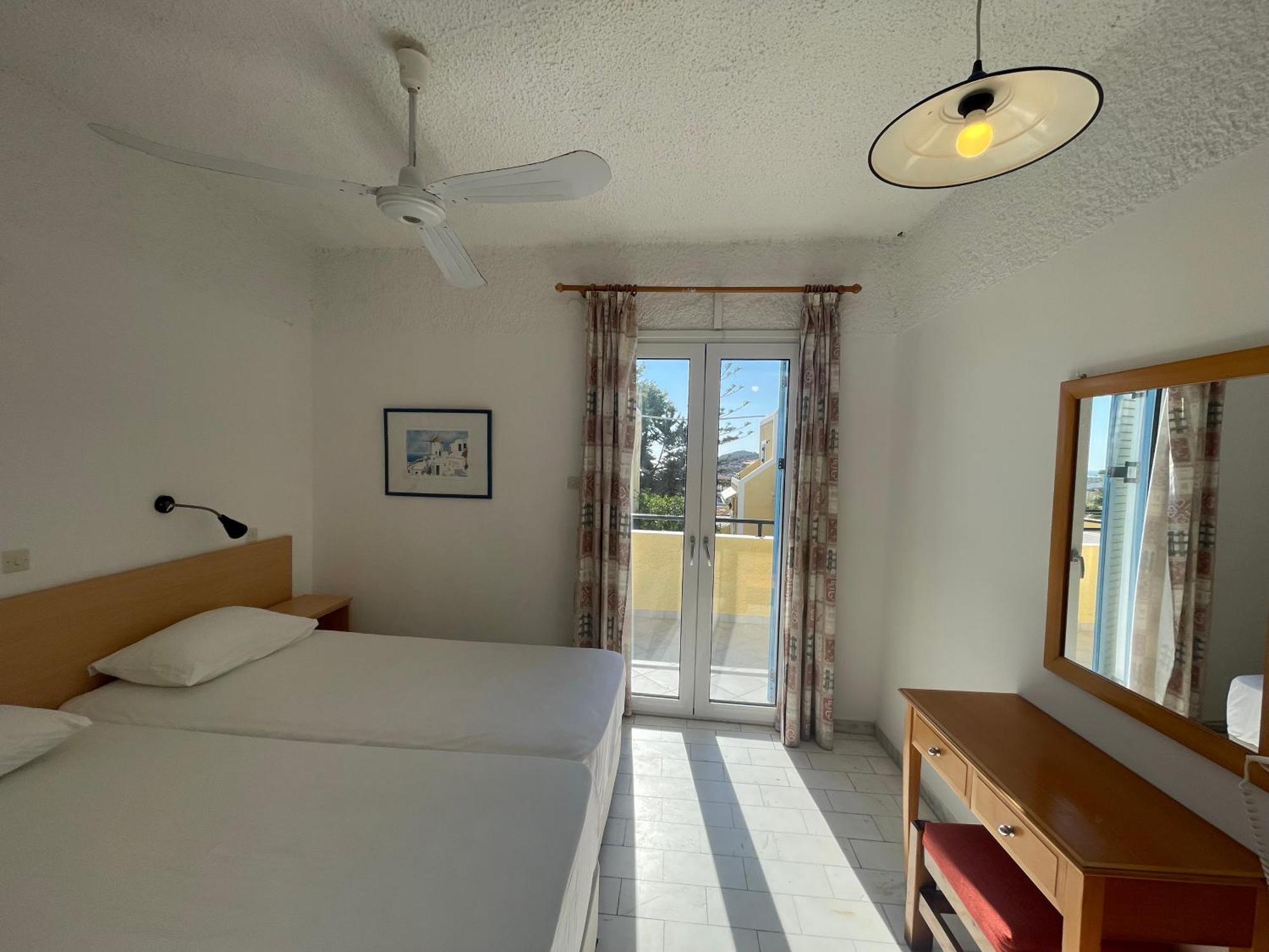 Esperides Maisonettes Agia Marina  Екстер'єр фото